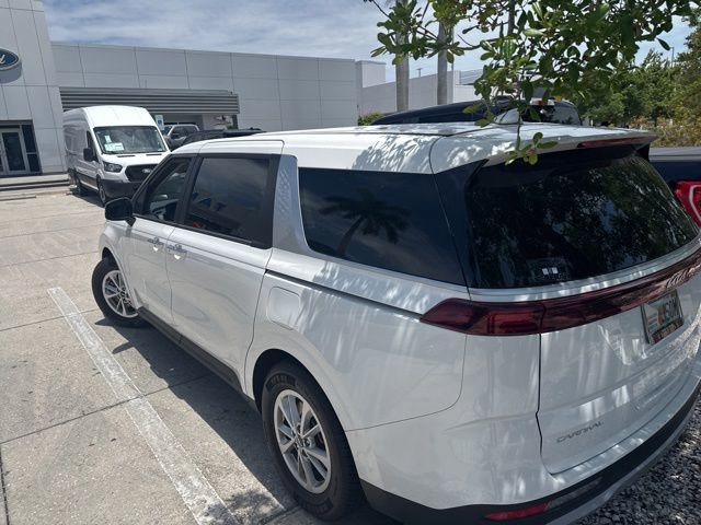 Used 2024 Kia Carnival LX FWD image 5
