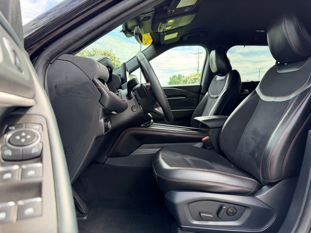 Certified 2025 Ford Explorer ST RWD image 25