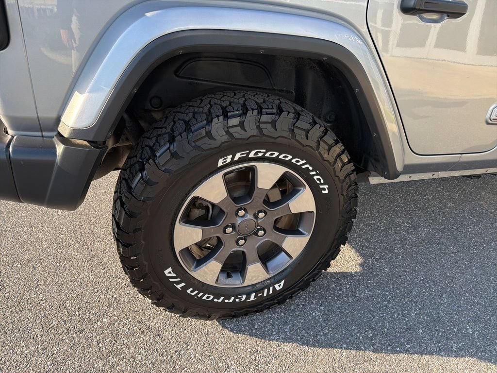 Used 2018 Jeep Wrangler Unlimited Sahara AWD/4WD image 7