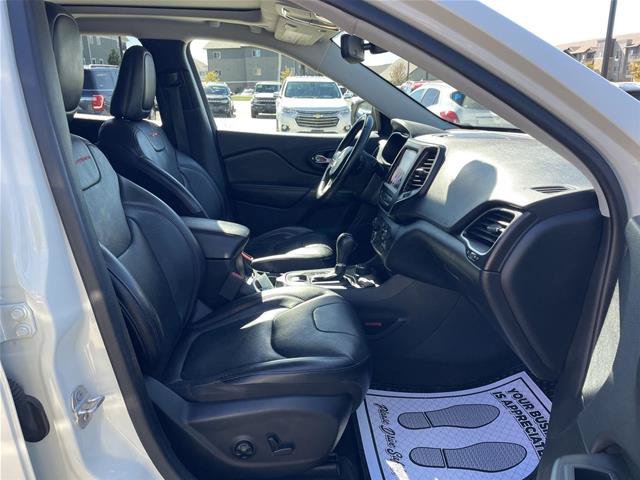 Used 2019 Jeep Cherokee Trailhawk AWD/4WD image 19