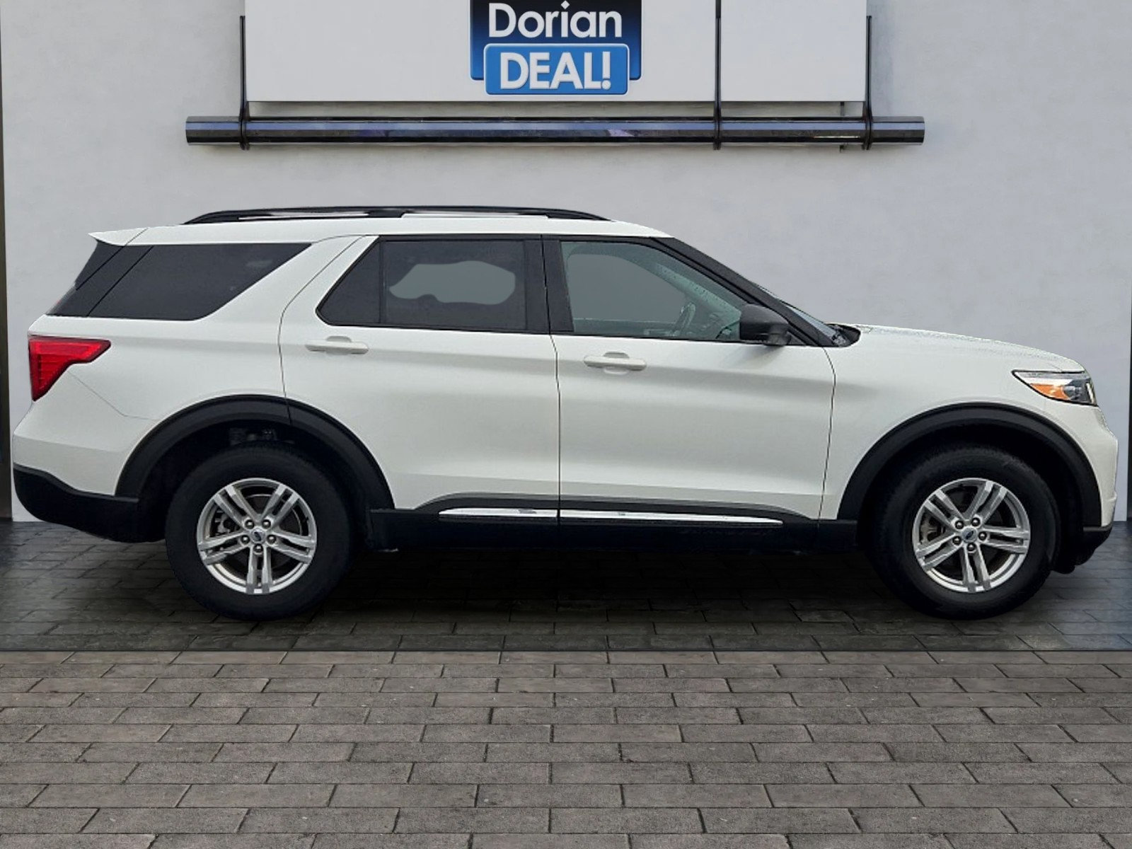 Certified 2023 Ford Explorer XLT w/ Equipment Group 202A AWD/4WD image 2