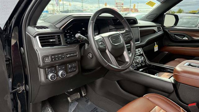 Used 2023 GMC Yukon Denali Ultimate AWD/4WD image 10