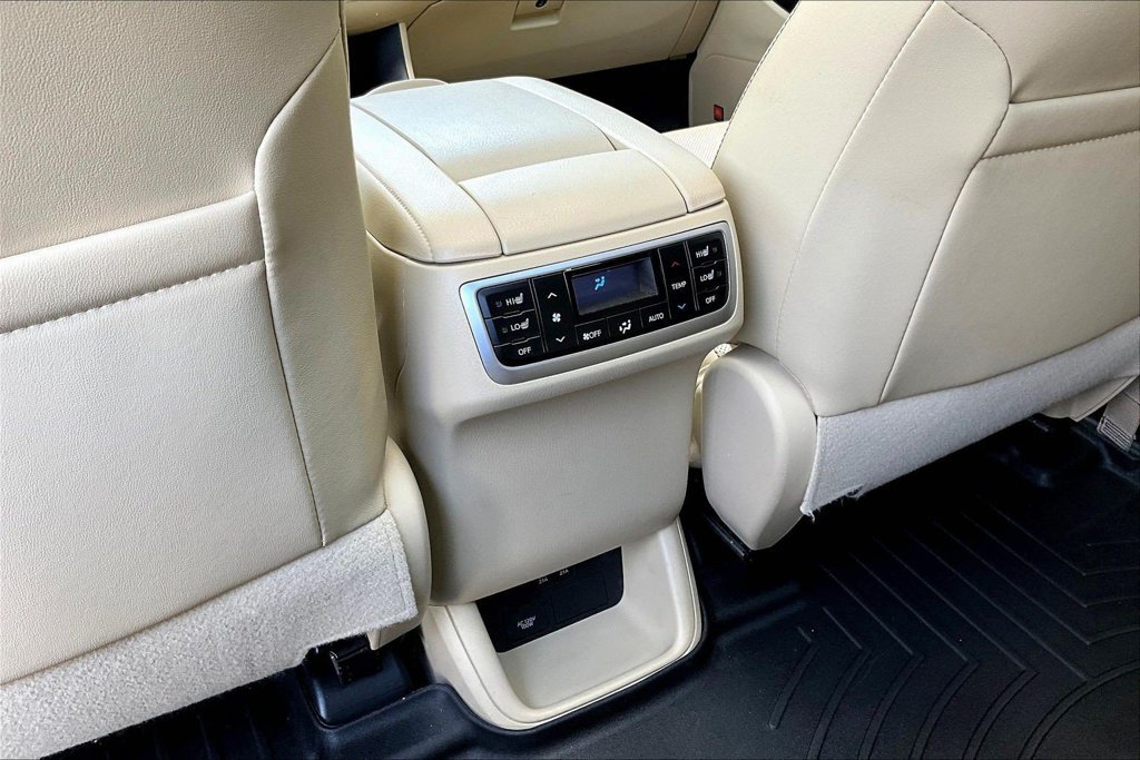 Used 2019 Toyota Highlander Limited Platinum AWD/4WD image 12