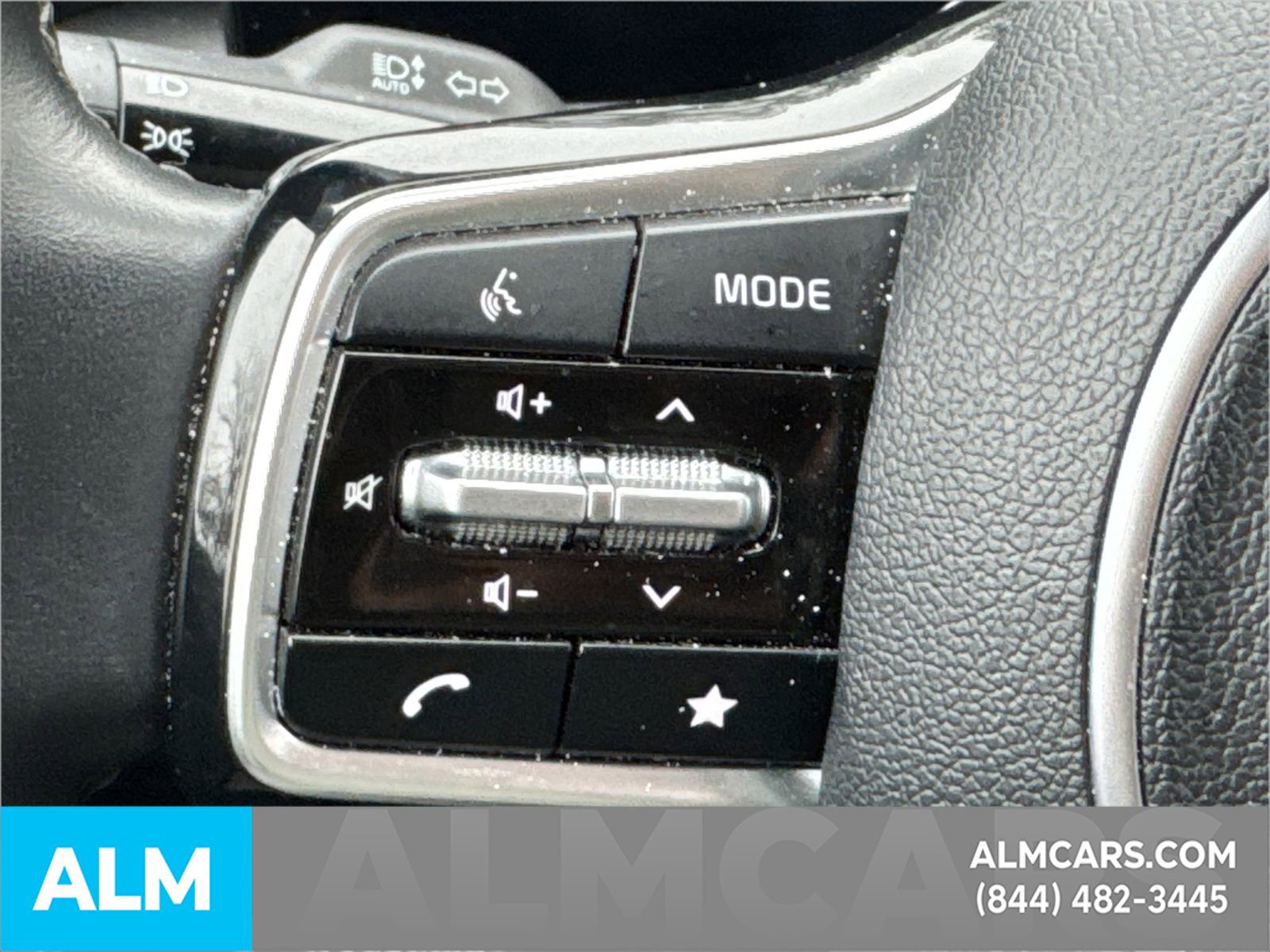 Used 2024 Kia Sorento S image 32