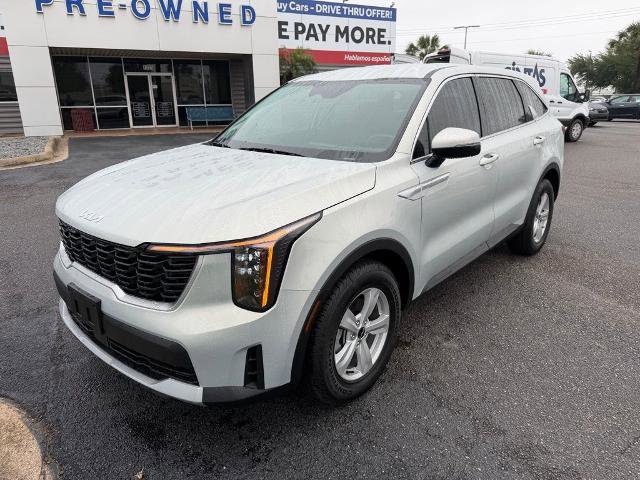 Used 2026 Kia Sorento LX FWD image 2