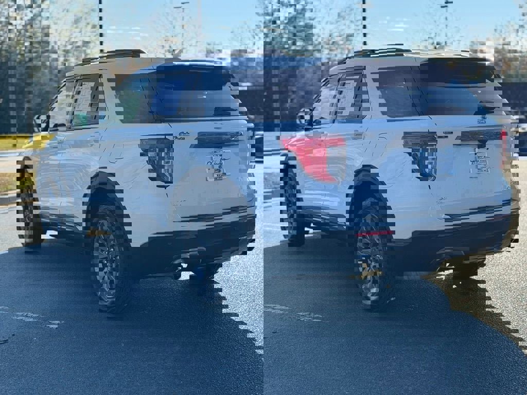 Certified 2023 Ford Explorer XLT w/ Equipment Group 202A image 6