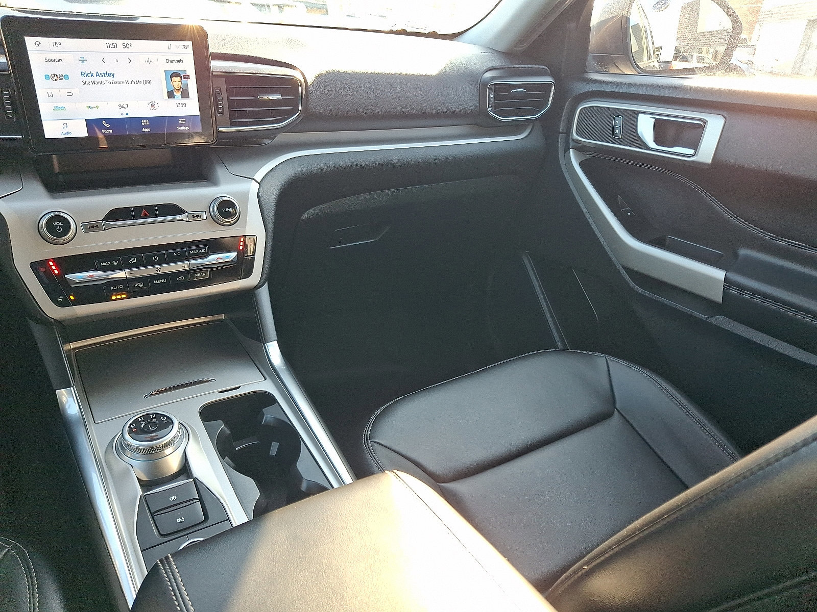 Certified 2022 Ford Explorer XLT w/ Equipment Group 202A image 16