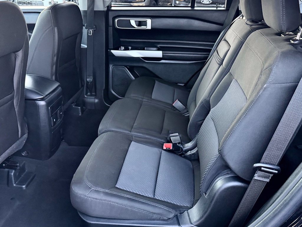 Certified 2024 Ford Explorer XLT RWD image 29