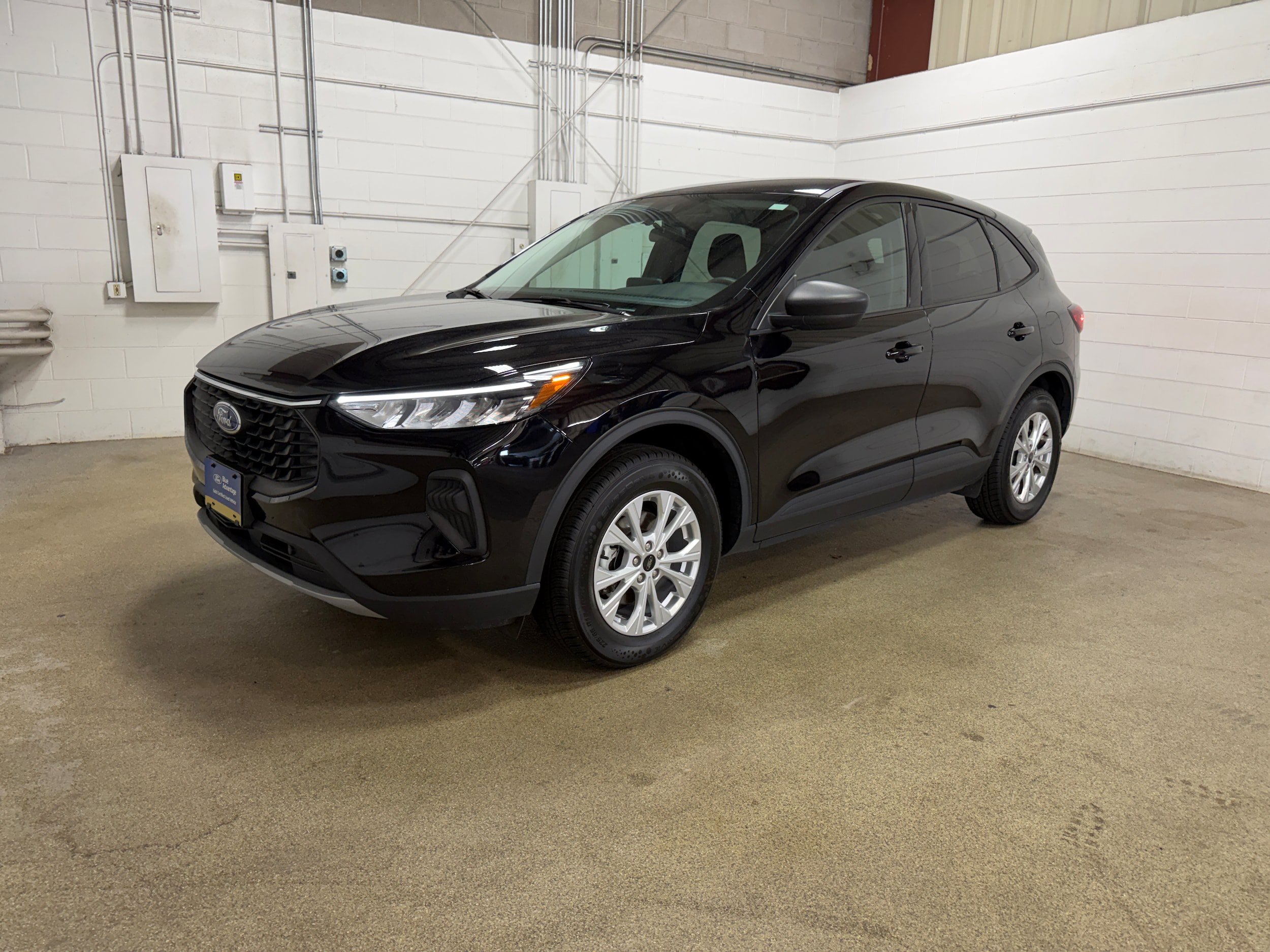 Certified 2025 Ford Escape Active AWD/4WD image 2