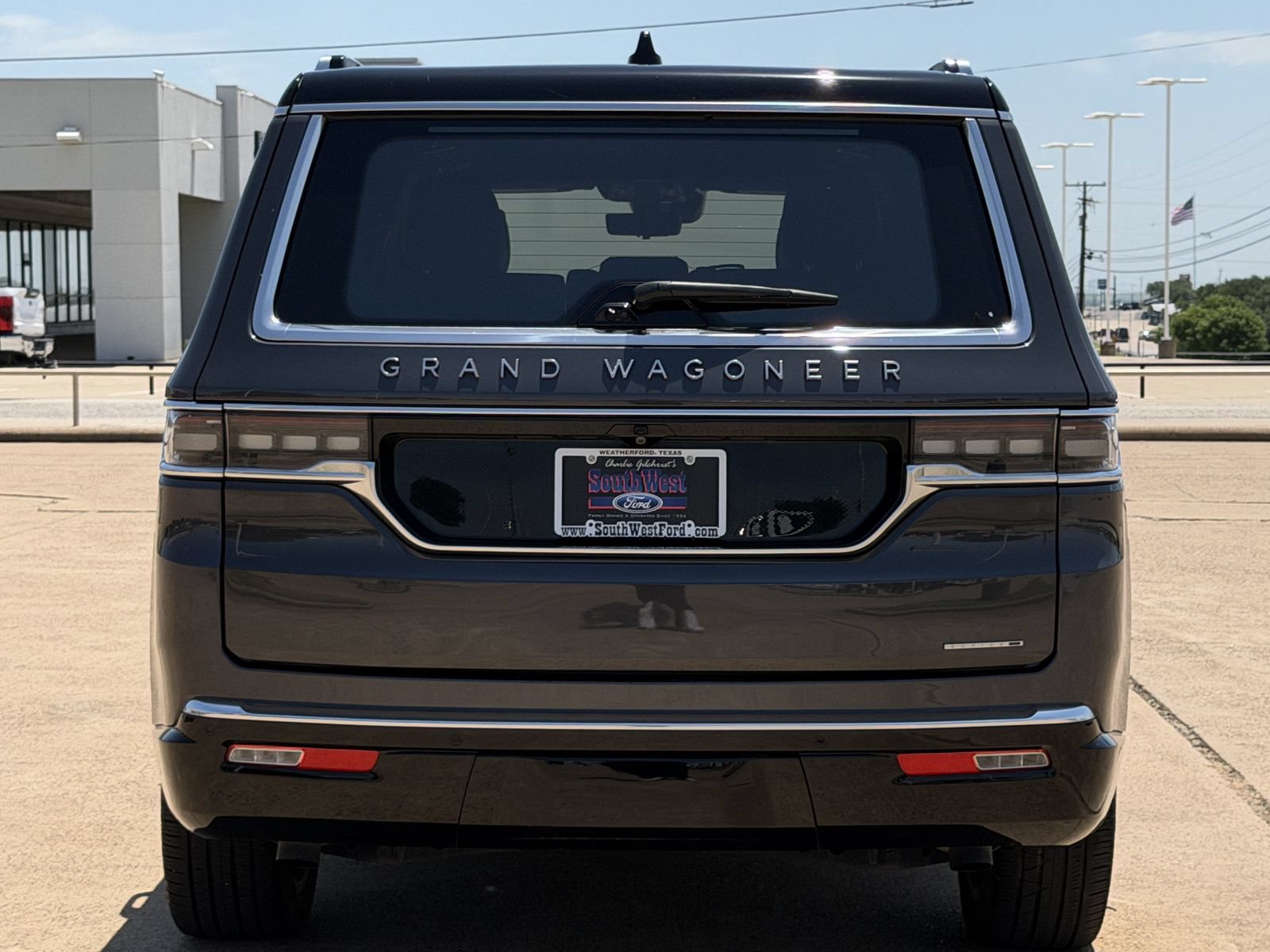 Used 2024 Jeep Grand Wagoneer Series III w/ Rear Seat Video Group 1 AWD/4WD image 5