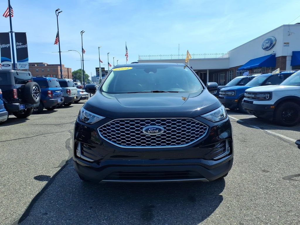 Certified 2024 Ford Edge SEL w/ Convenience Package AWD/4WD image 3