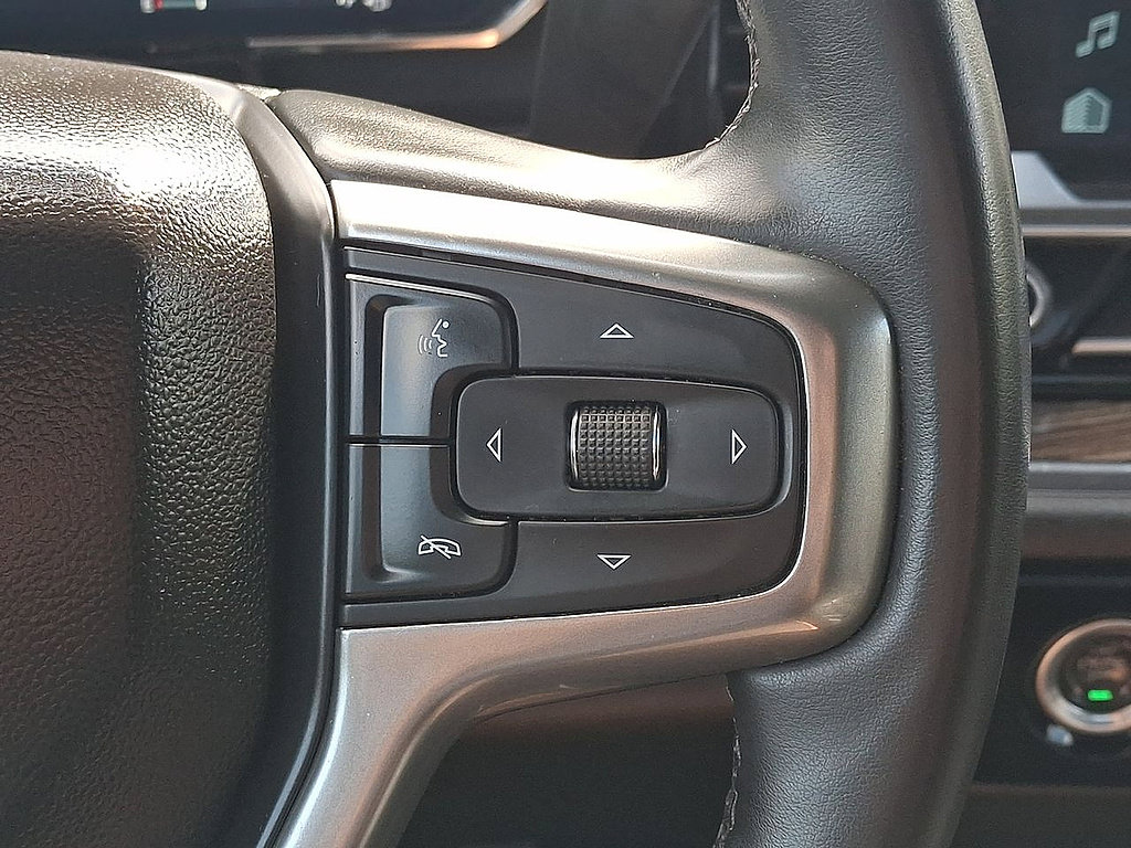Used 2023 Chevrolet Silverado 1500 LT AWD/4WD image 18