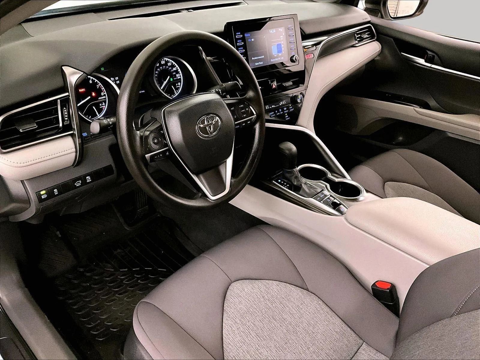 Used 2024 Toyota Camry LE image 12