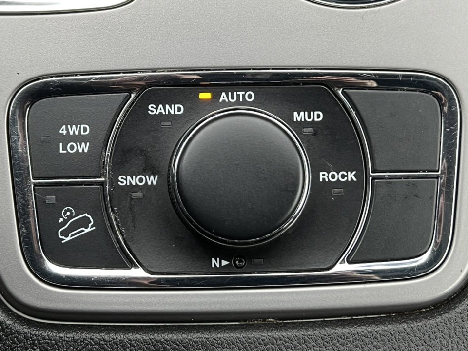 Used 2022 Jeep Grand Cherokee Laredo X image 28