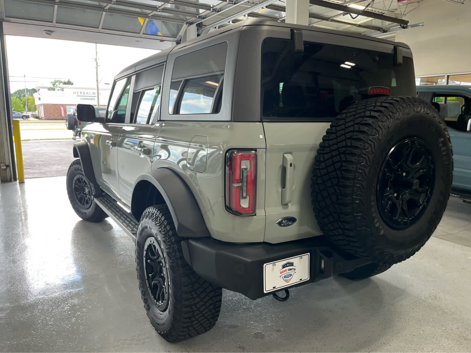 Certified 2024 Ford Bronco Outer Banks w/ Sasquatch Package AWD/4WD image 6