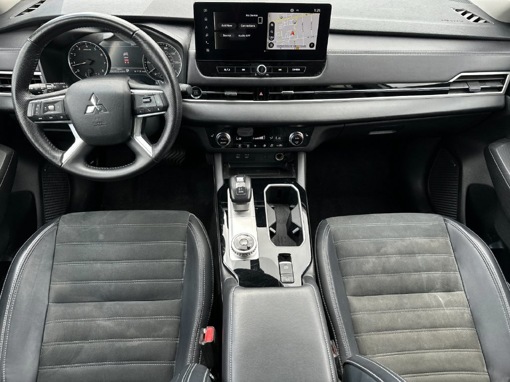 Used 2025 Mitsubishi Outlander SE FWD image 12