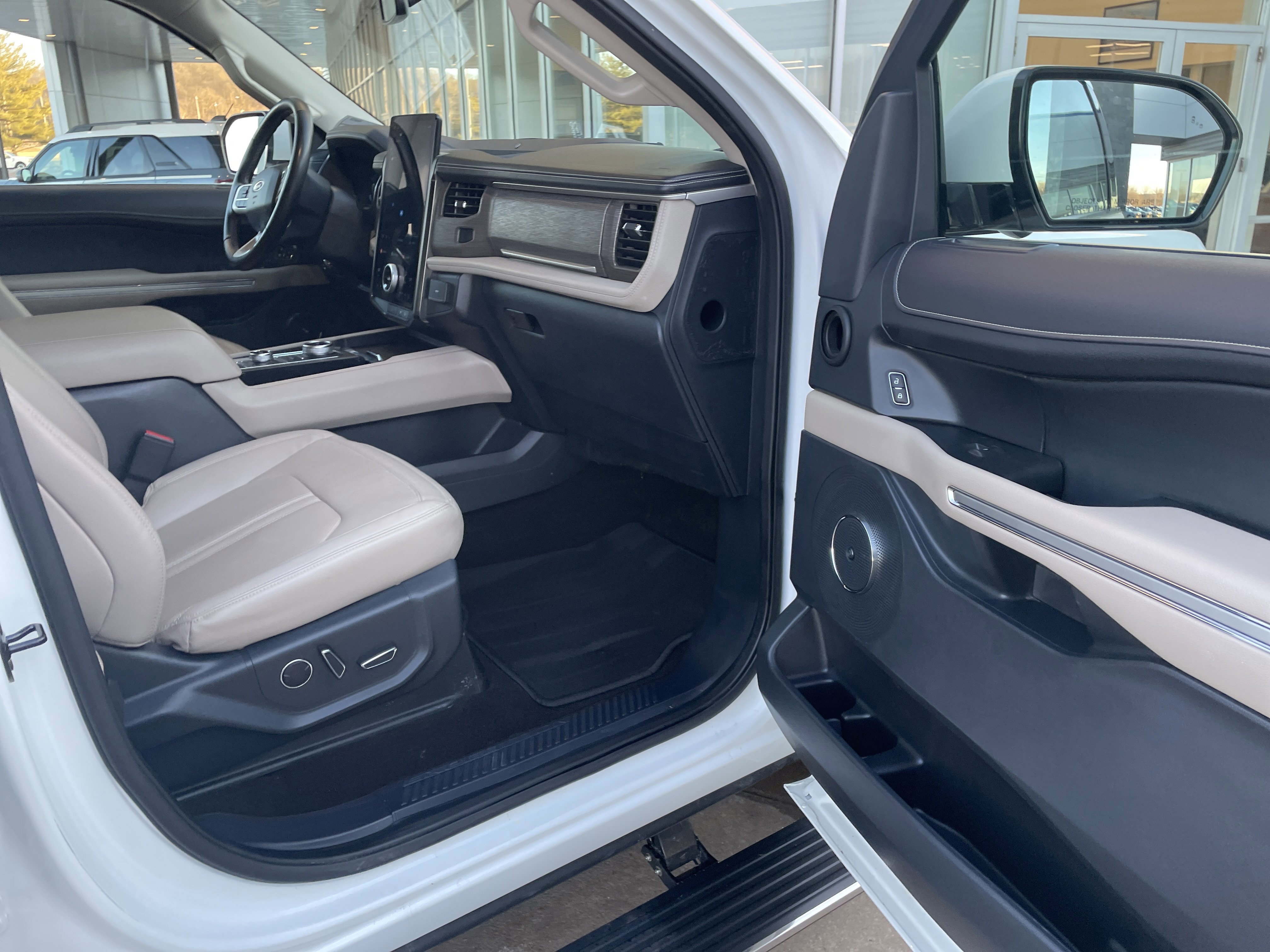 Certified 2022 Ford Expedition Max Limited image 24
