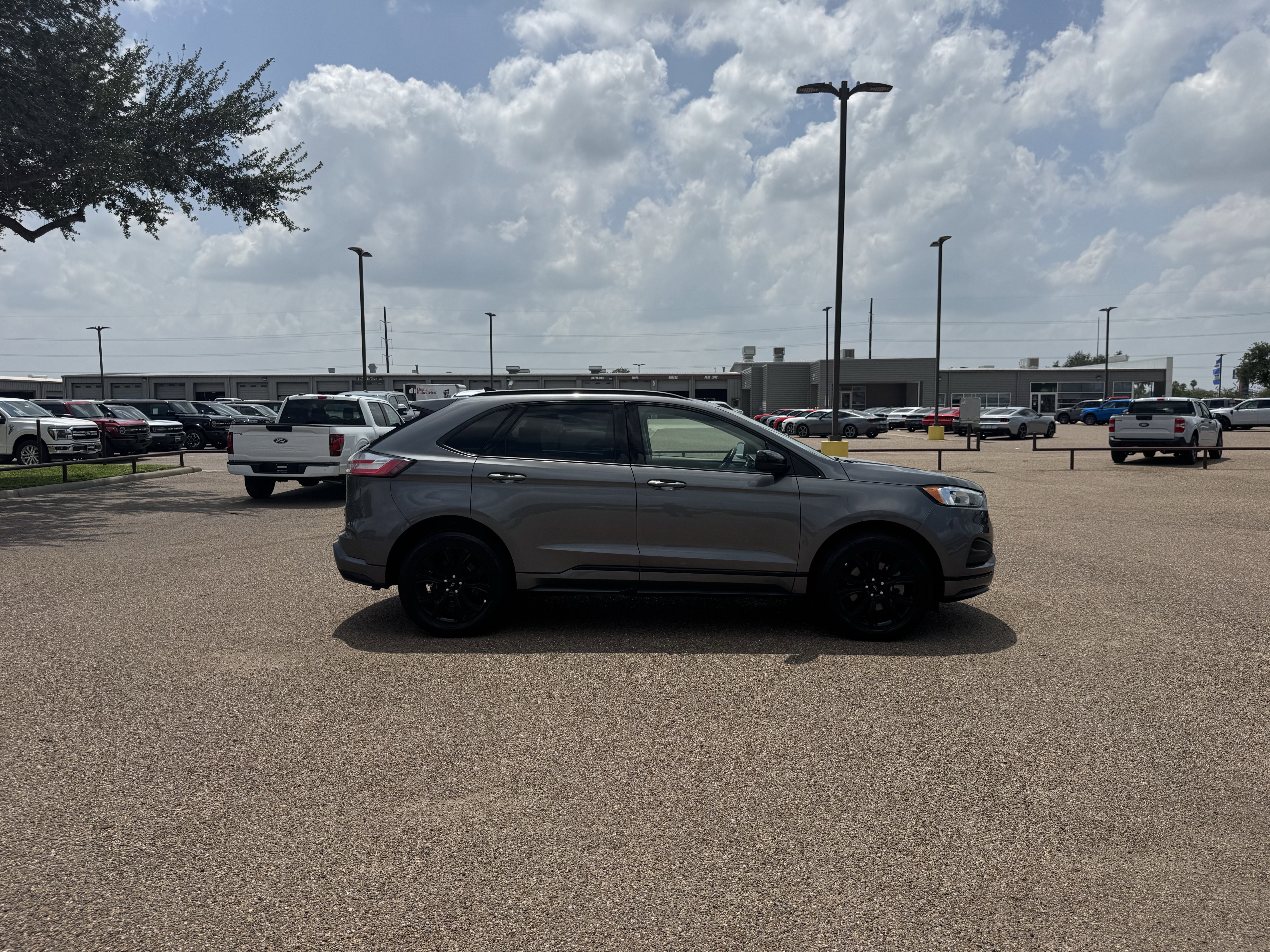 Certified 2024 Ford Edge SE w/ Black Appearance Package AWD/4WD image 5