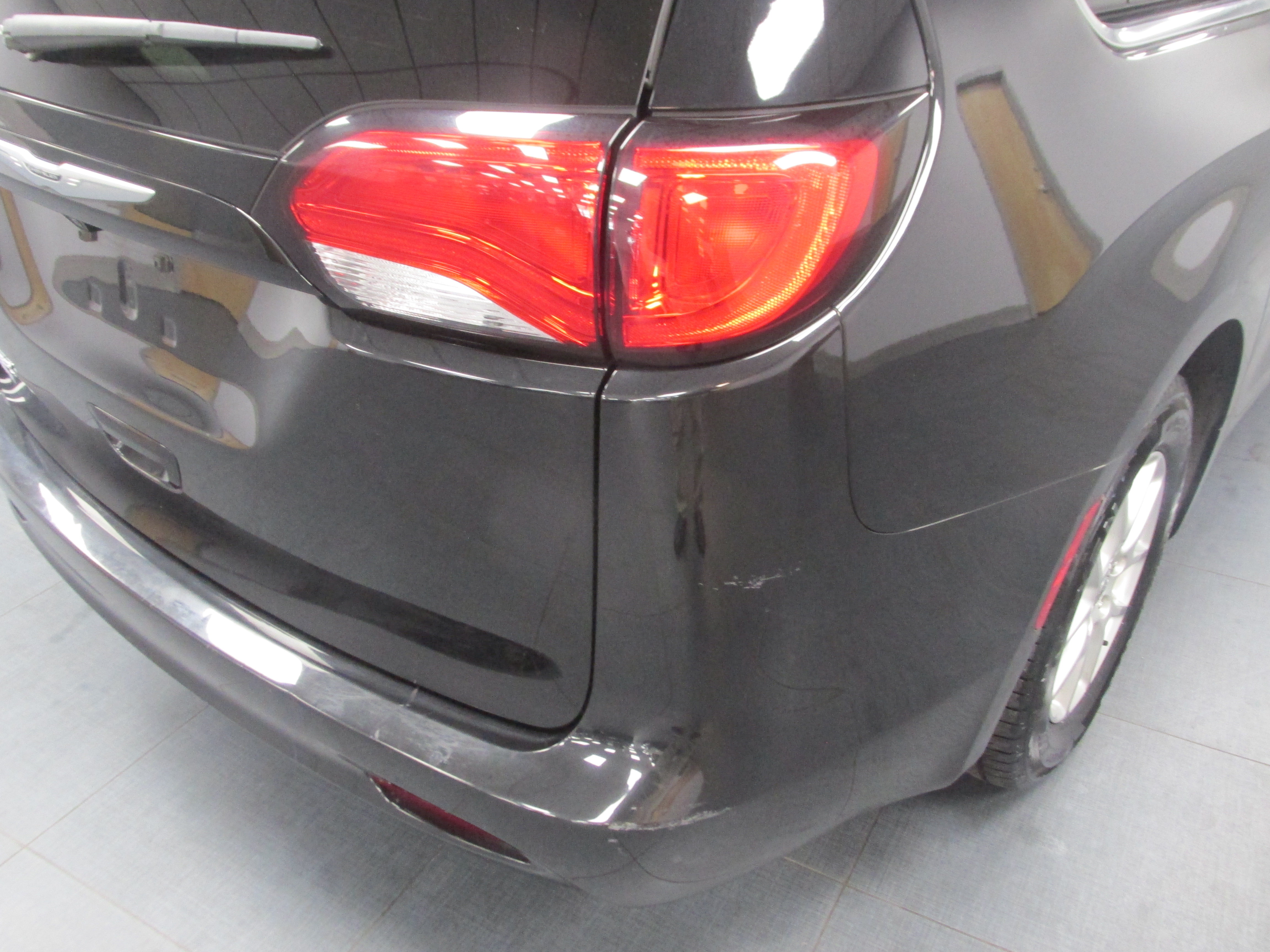 Used 2023 Chrysler Voyager LX FWD image 11