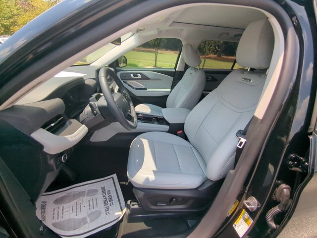 Certified 2025 Ford Explorer Platinum w/ Ultimate Package AWD/4WD image 14