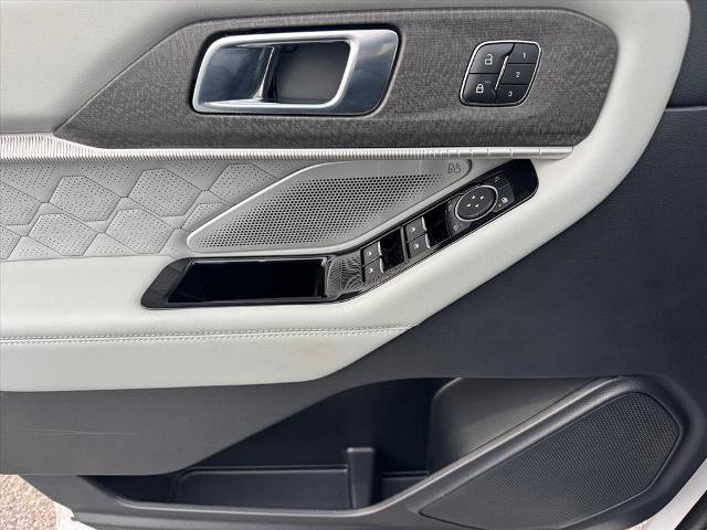 Certified 2025 Ford Explorer Platinum w/ Ultimate Package image 20