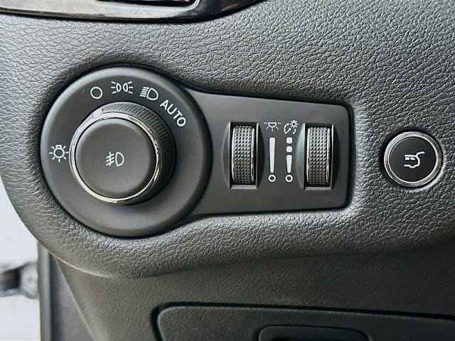 Used 2023 Jeep Cherokee Altitude Lux AWD/4WD image 27