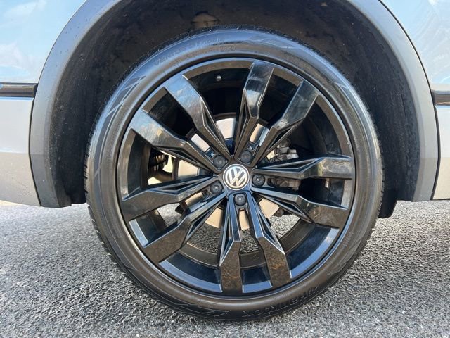 Used 2020 Volkswagen Tiguan SE R-Line image 14