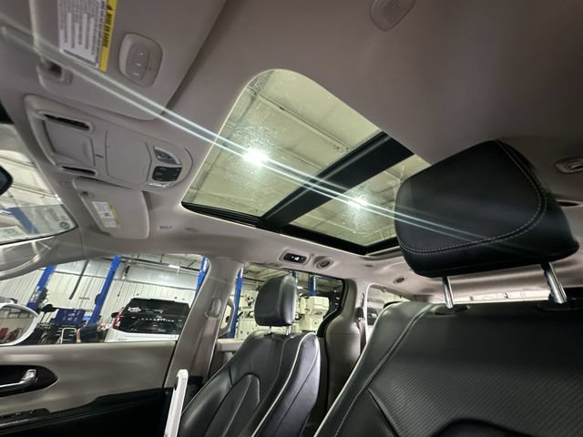 Used 2022 Chrysler Pacifica Limited AWD/4WD image 20