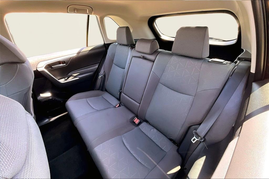 Used 2025 Toyota RAV4 XLE AWD/4WD image 26