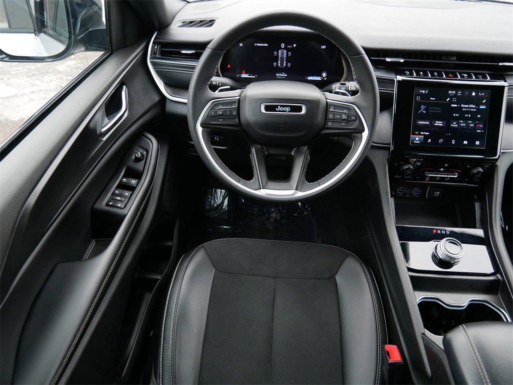 Used 2024 Jeep Grand Cherokee Altitude image 12