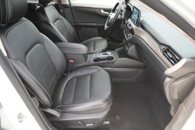 Certified 2020 Ford Escape Titanium w/ Titanium Premium Package 2.0 AWD/4WD image 19