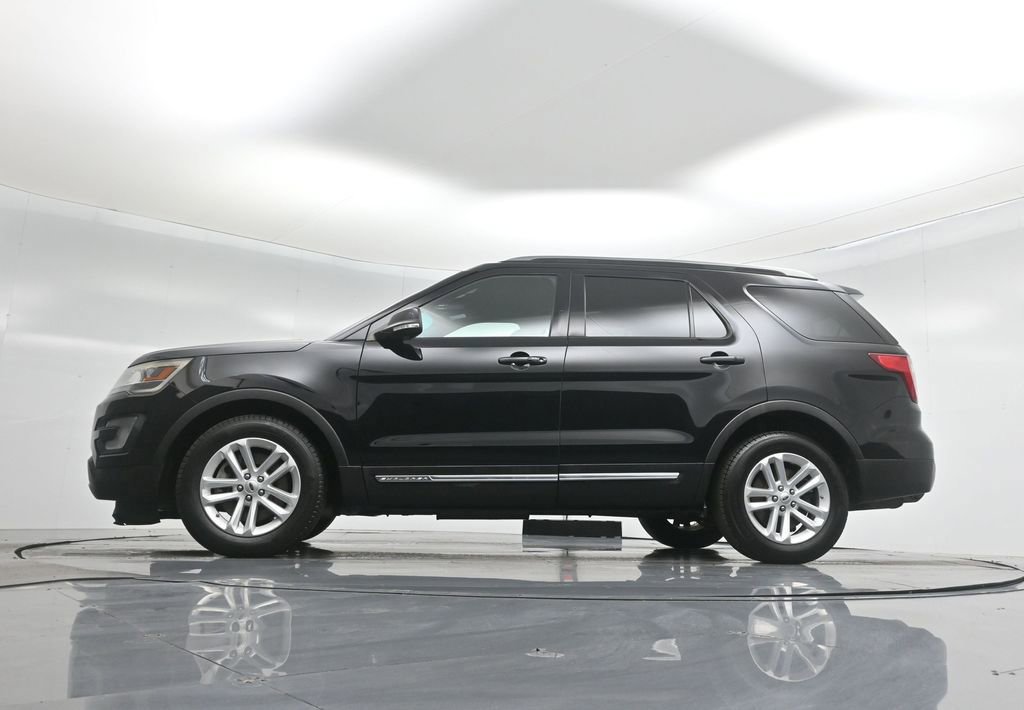 Certified 2017 Ford Explorer XLT image 24