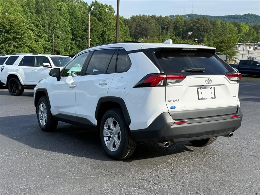 Used 2021 Toyota RAV4 XLE FWD image 6