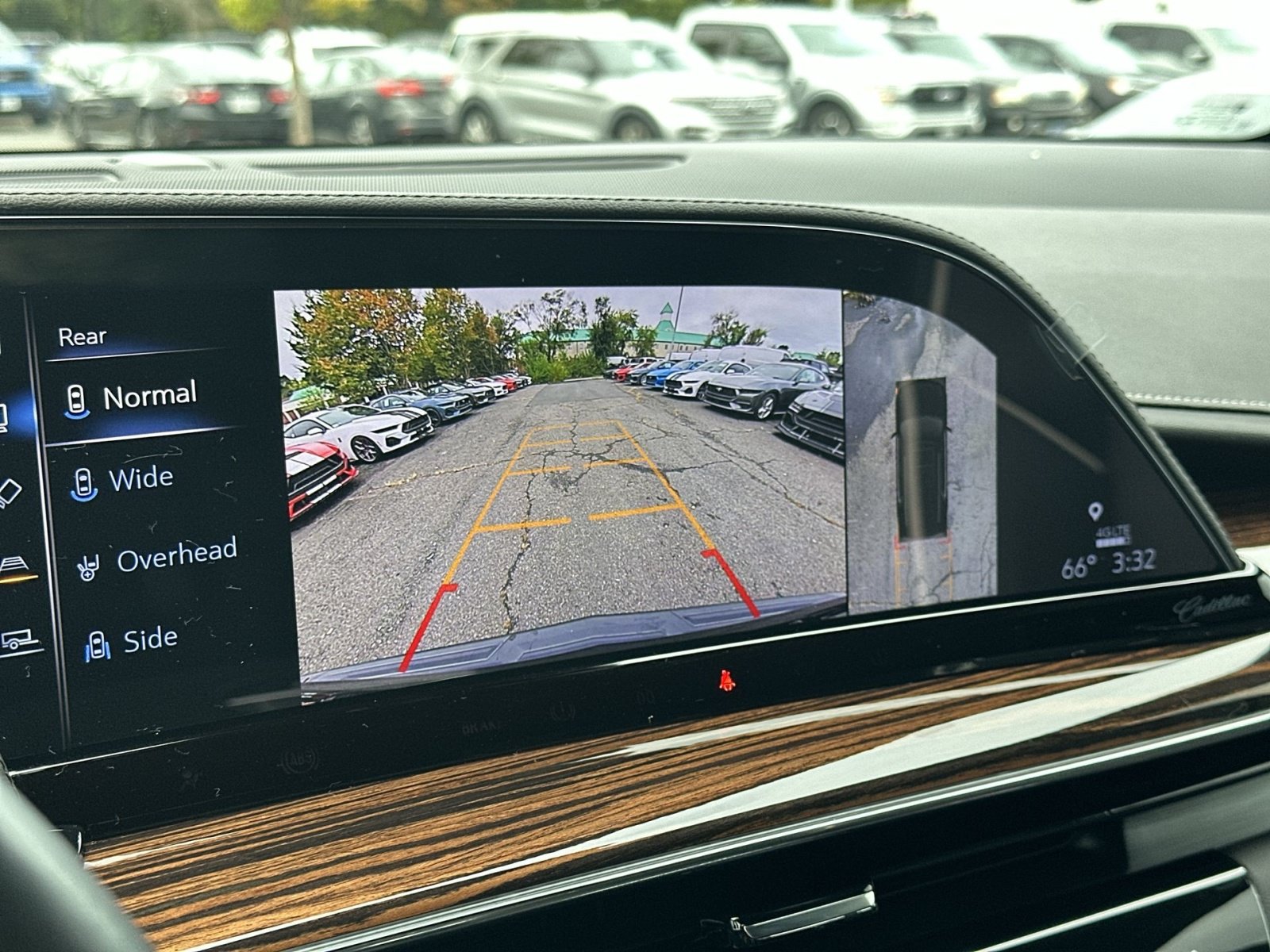 Used 2022 Cadillac Escalade Premium Luxury AWD/4WD image 20