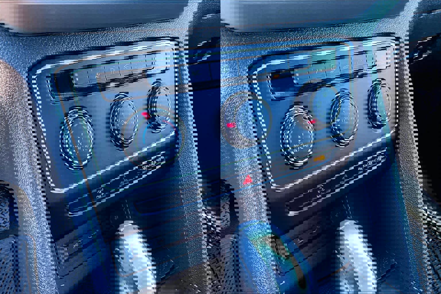 Used 2020 Volkswagen Atlas Cross Sport S image 33