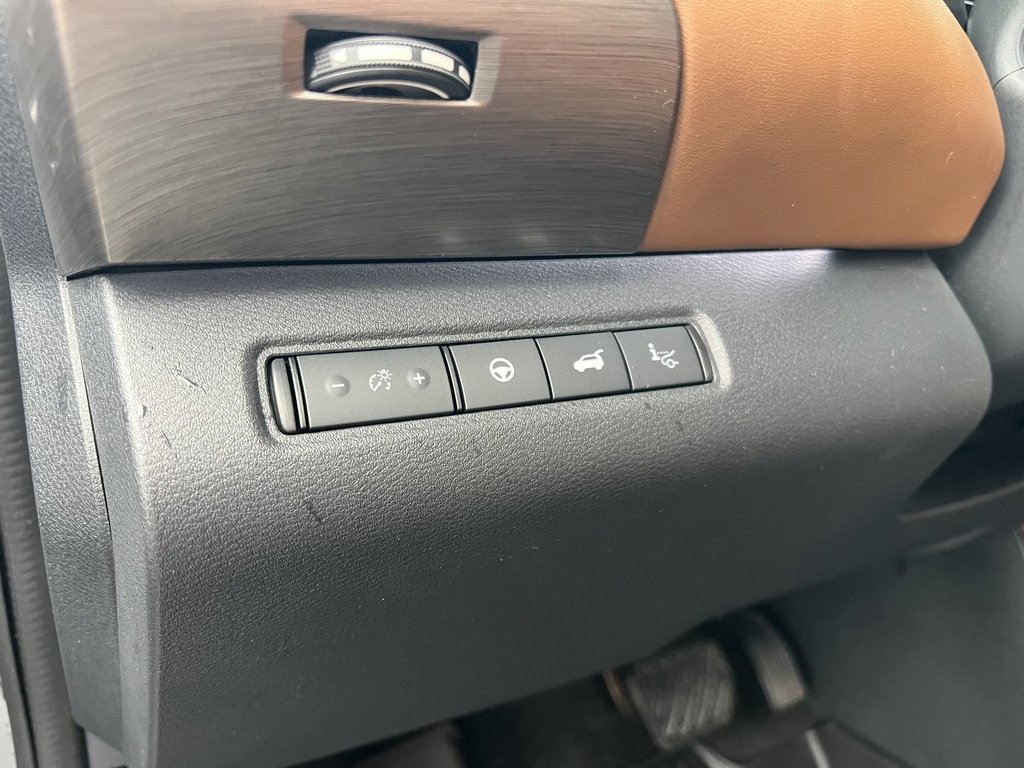 Used 2023 Nissan Pathfinder Platinum image 13