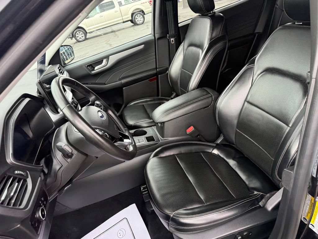 Certified 2024 Ford Escape Platinum AWD/4WD image 21