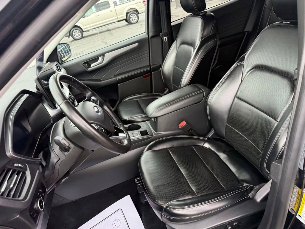 Certified 2024 Ford Escape Platinum AWD/4WD image 21