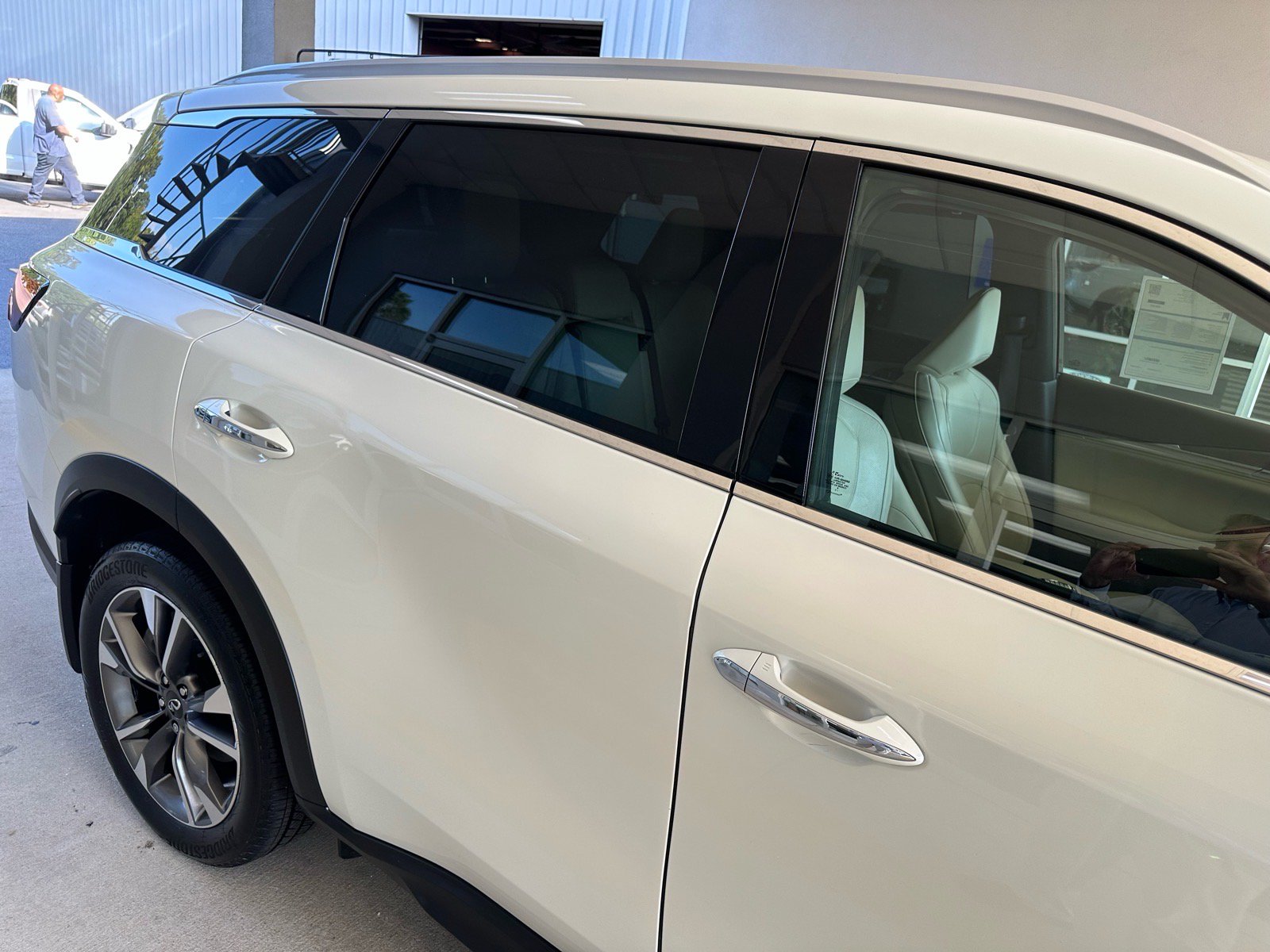 Used 2023 INFINITI QX60 Luxe w/ Cargo Package FWD image 10