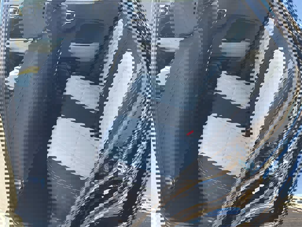 Used 2023 Hyundai Venue SEL image 17