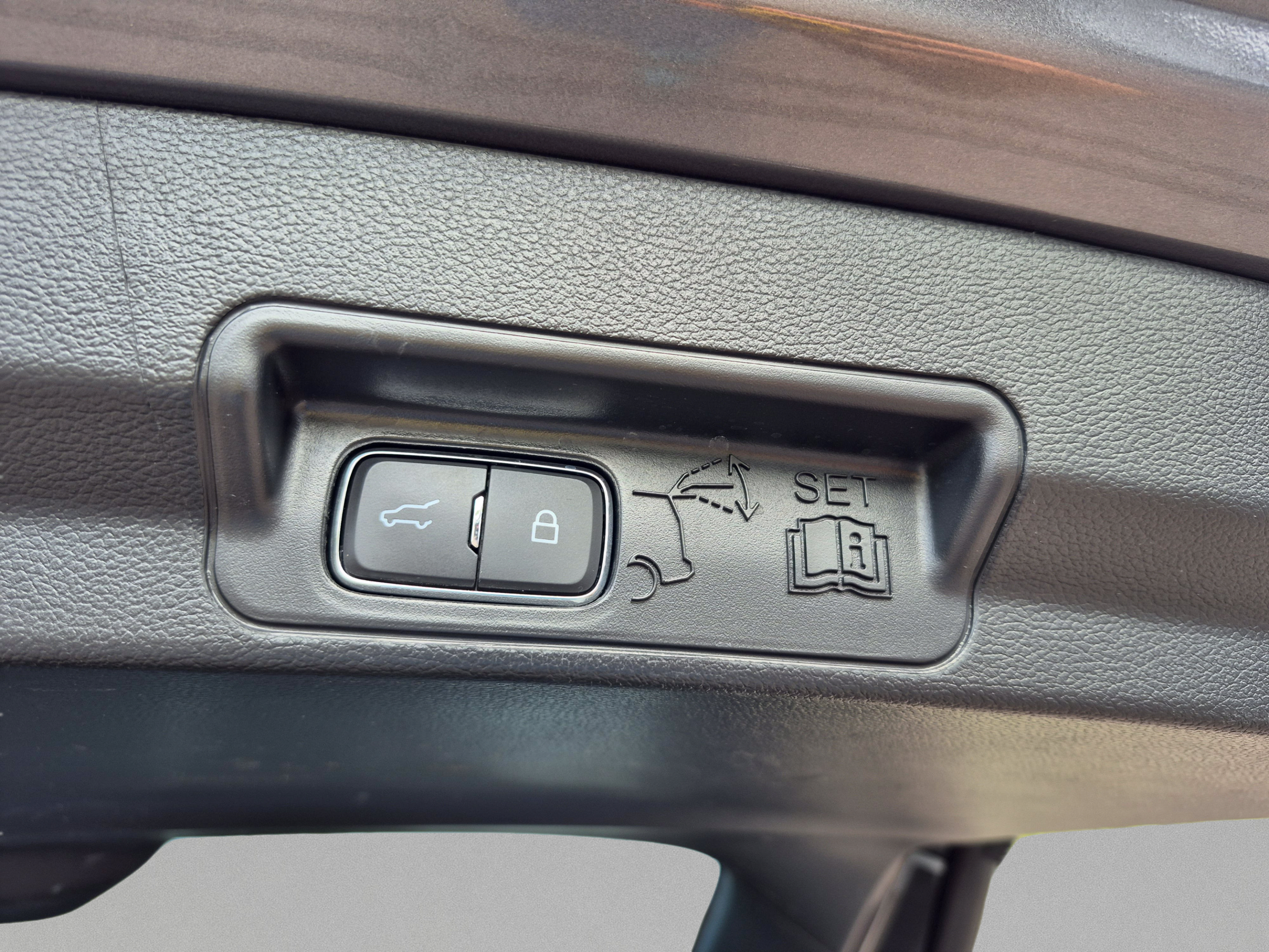Certified 2022 Ford Explorer XLT RWD image 10