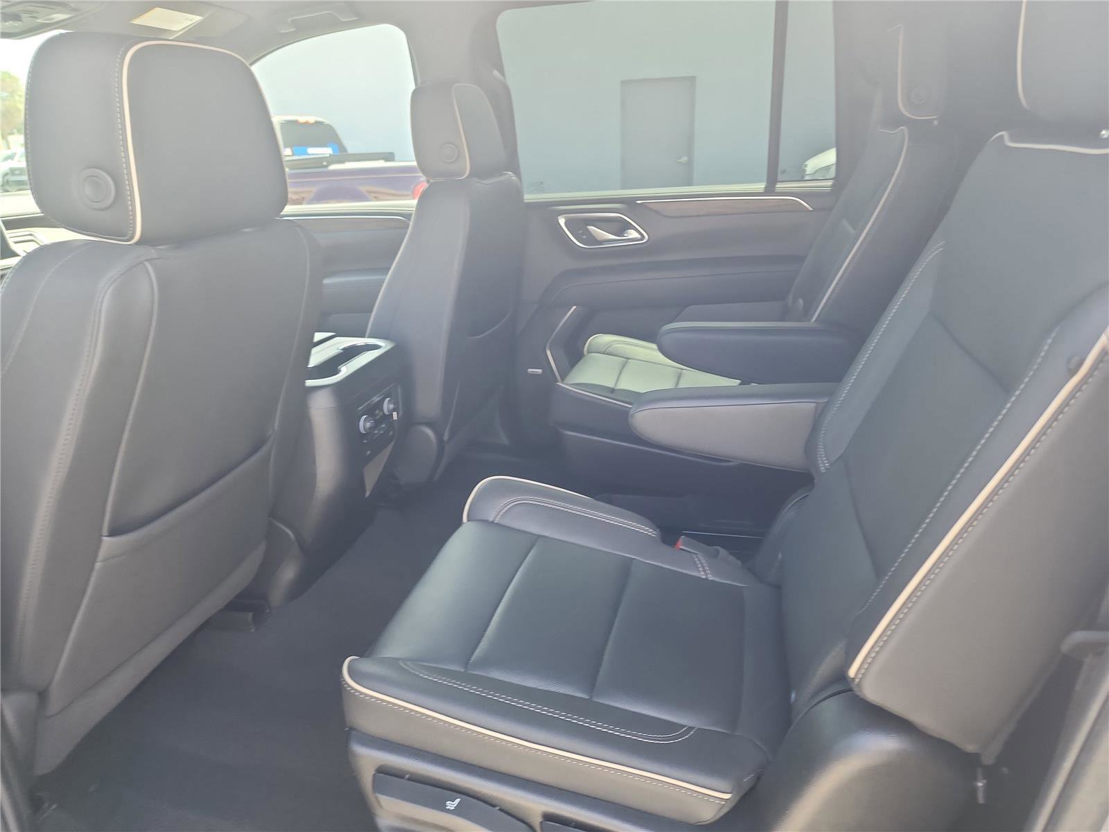 Used 2023 Chevrolet Suburban Premier image 22