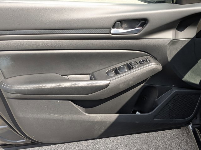 Used 2024 Nissan Altima 2.5 SV FWD image 13