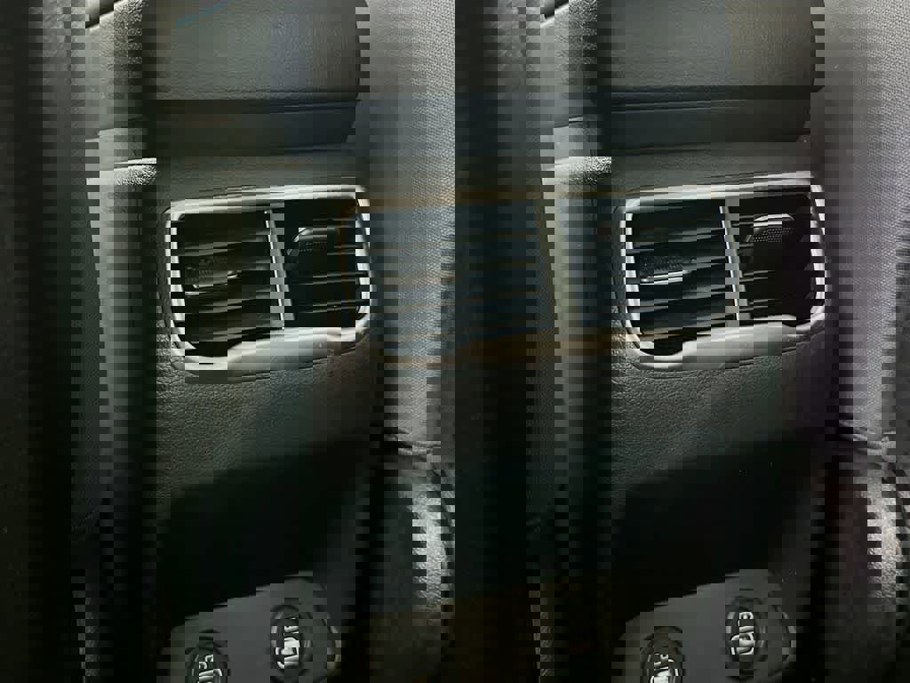 Used 2021 Hyundai Santa Fe SEL w/ Convenience Package image 16