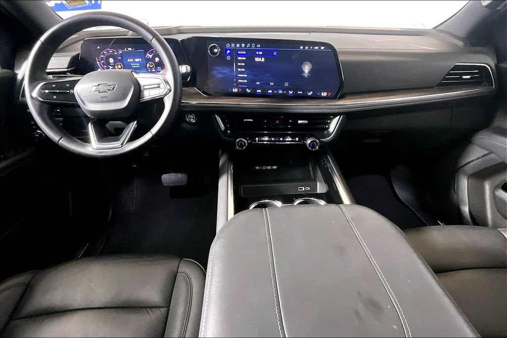 Used 2025 Chevrolet Suburban Z71 AWD/4WD image 11
