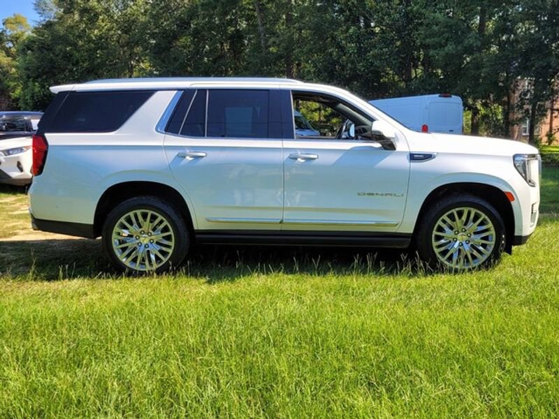Used 2023 GMC Yukon Denali w/ Denali Reserve Package image 6