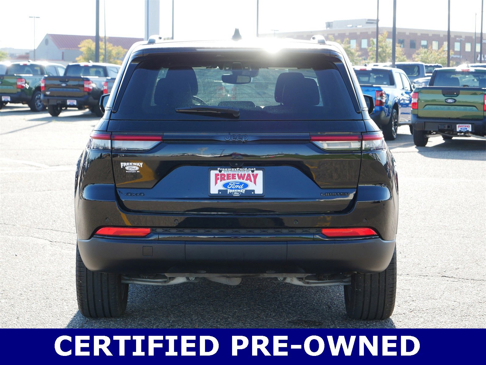 Used 2024 Jeep Grand Cherokee Limited w/ Black Appearance Package image 4