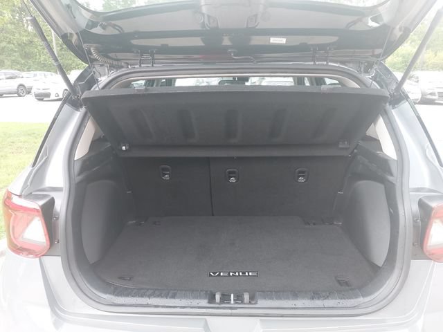 Used 2022 Hyundai Venue Limited FWD image 12