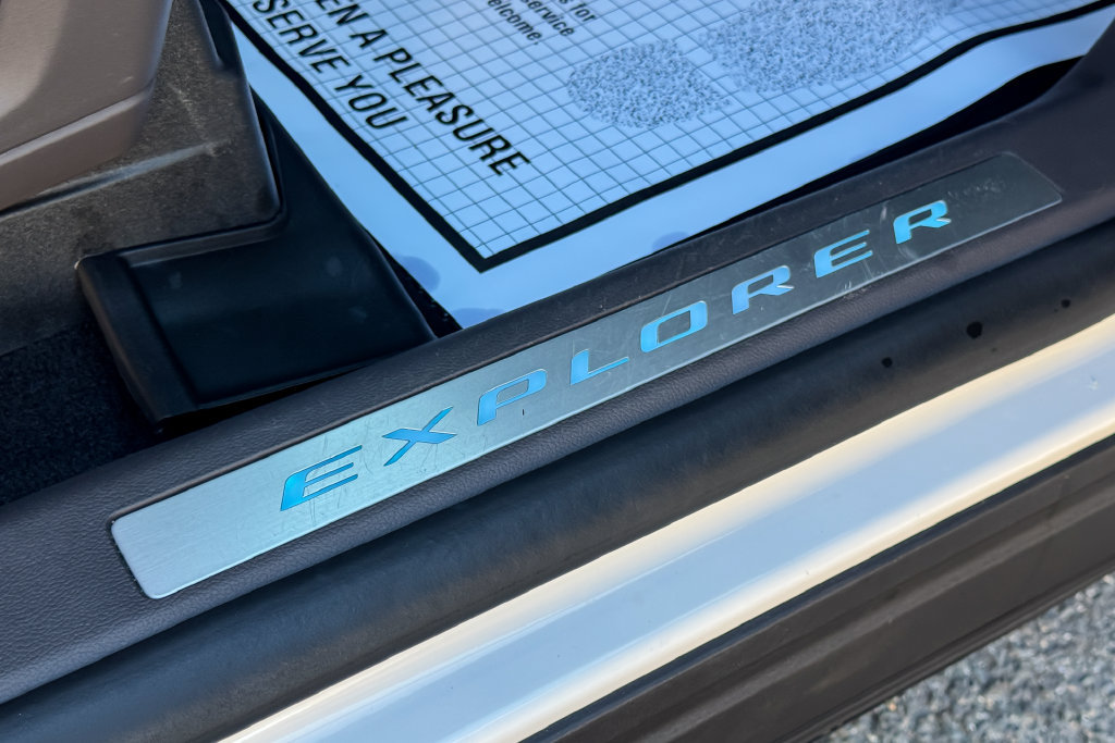 Certified 2021 Ford Explorer Platinum w/ Equipment Group 601A AWD/4WD image 17