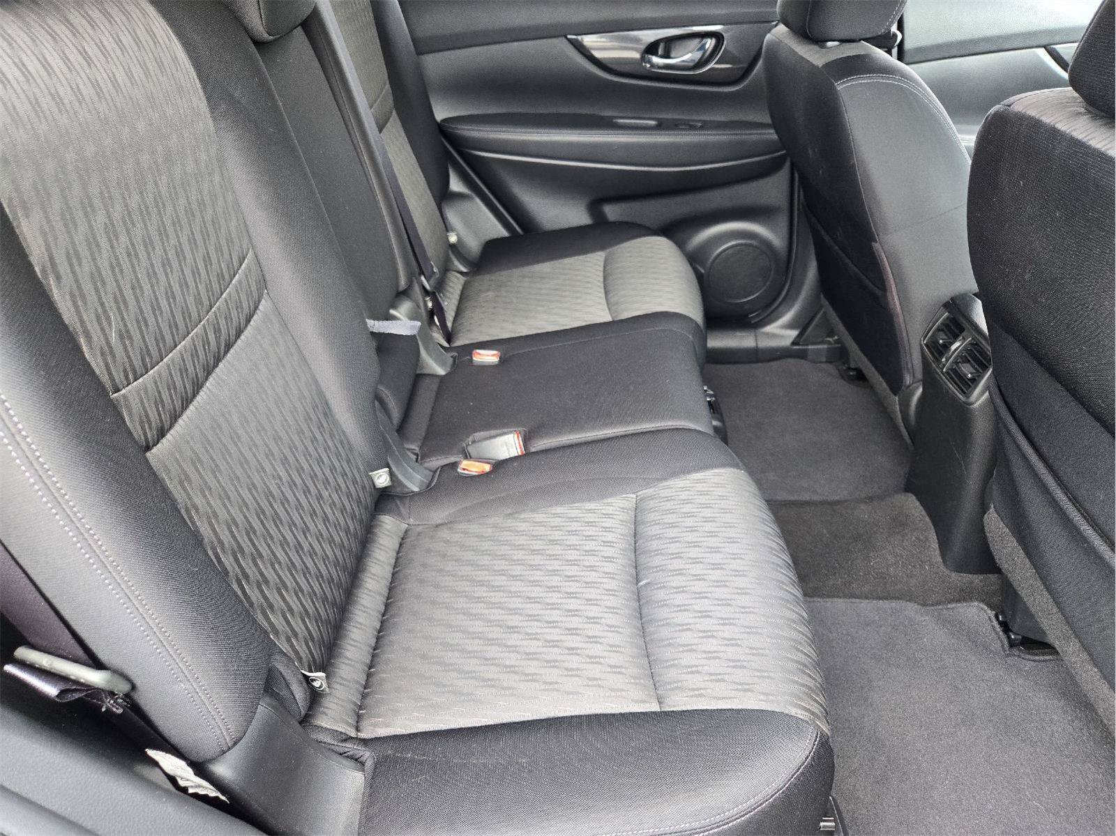 Used 2017 Nissan Rogue SV FWD image 29